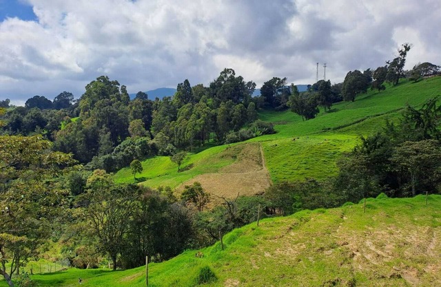 Casa de Campo en la via de Medellin a San Pedro de los Milagros