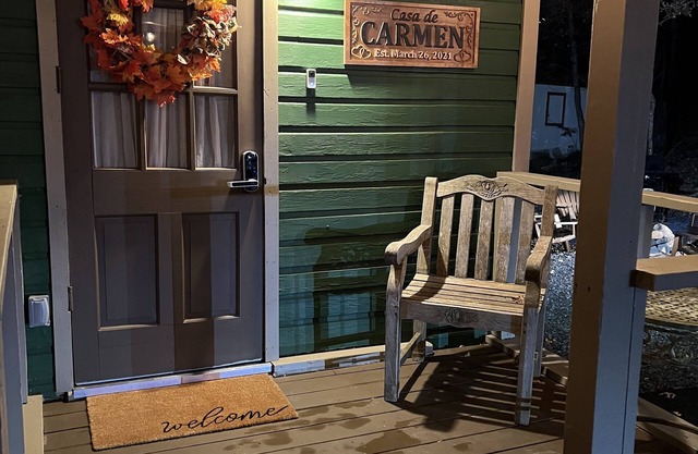 Casa de Carmen! 3 bedroom Modern Cabin with a view and HOT TUB!