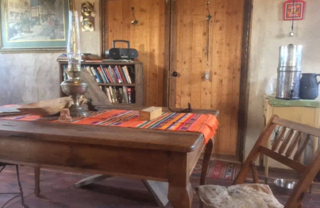 Casa de Creosote. Off-grid Cabin and Camping