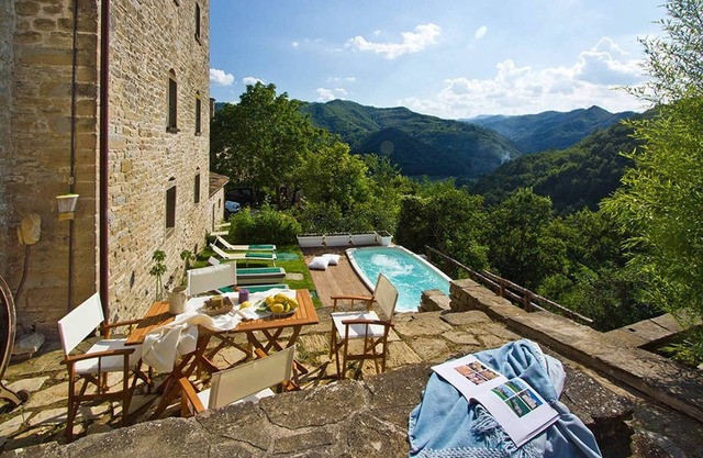 Casa del Mandorlo 6&2 by Marche Holiday Villas