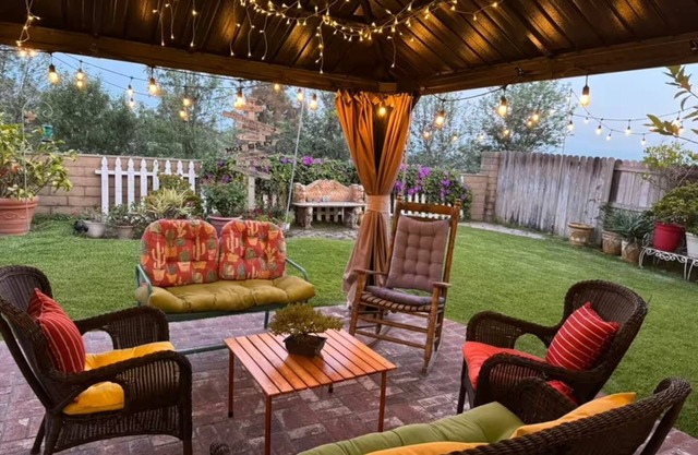 Casa de la Loma - a Cozy & Colorful Retreat - Save 11%!