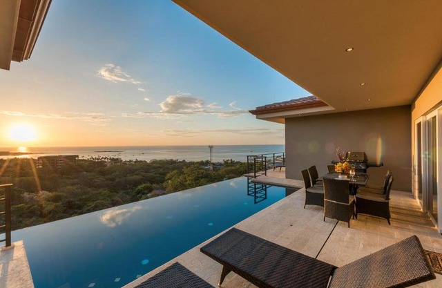 Casa De La Perla, Ocean View 4 Bedroom Home