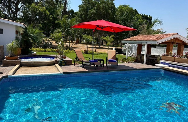Casa de lujo con vista al campo de golf.