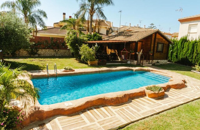 Casa de madera con piscina privada