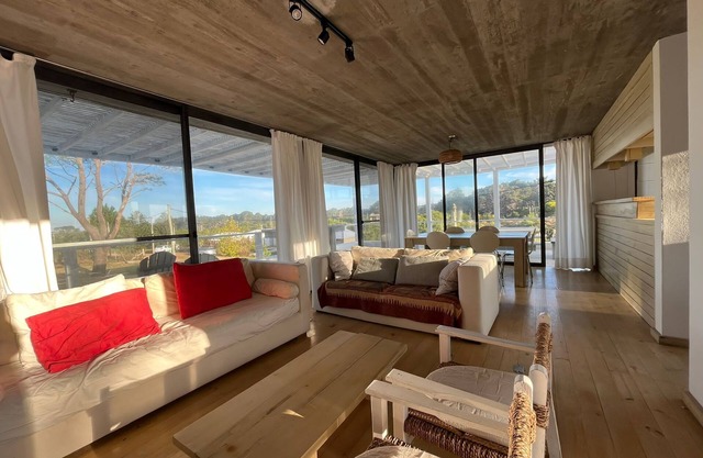 Casa de playa en barrio semiprivado