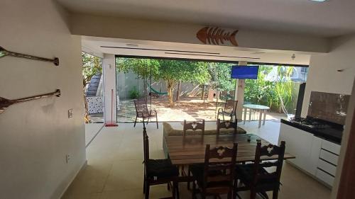 Casa de praia em Itaúna, Saquarema, Pertinho do mar 150 m da areia com 3 quartos e ar condicionado