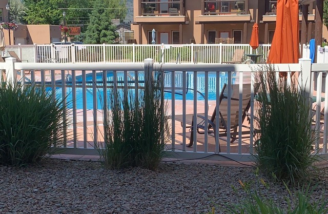 Casa Del Mila Oro, Perfect getaway for family fun, steps from the pool and lake