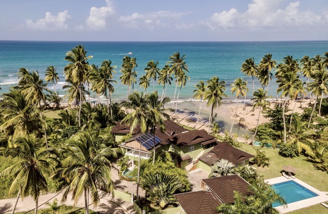 Casa del Rio: beachfront villa for 22 guests in Las Terrenas