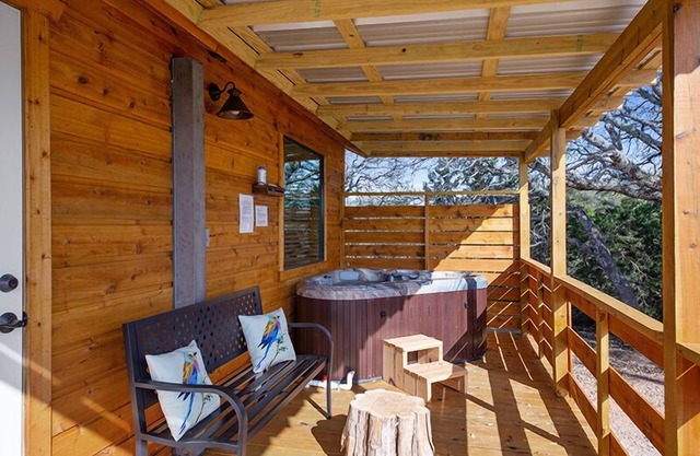 Absolutamente encantador OMC Casa del Sol, jacuzzi privado, cocina completa, vistas de Hill Country!