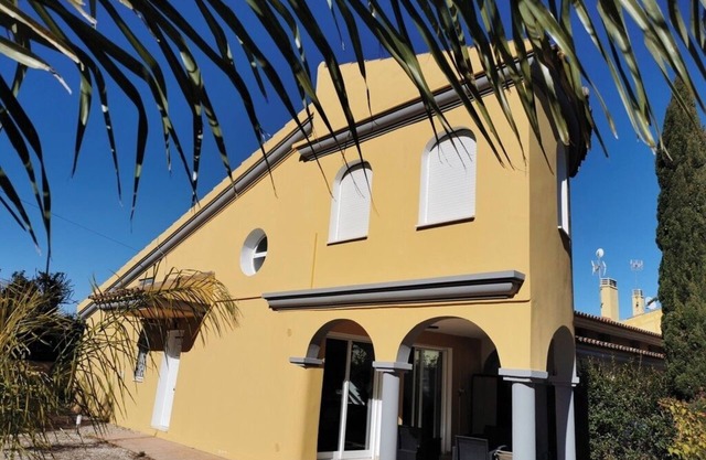 Casa del Sol. For families, groups or vacationers with pets.