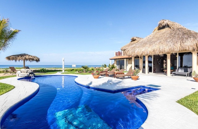 Casa Delfin Villa de 3 Recamaras con Vista al Mar con amenidades de Resort