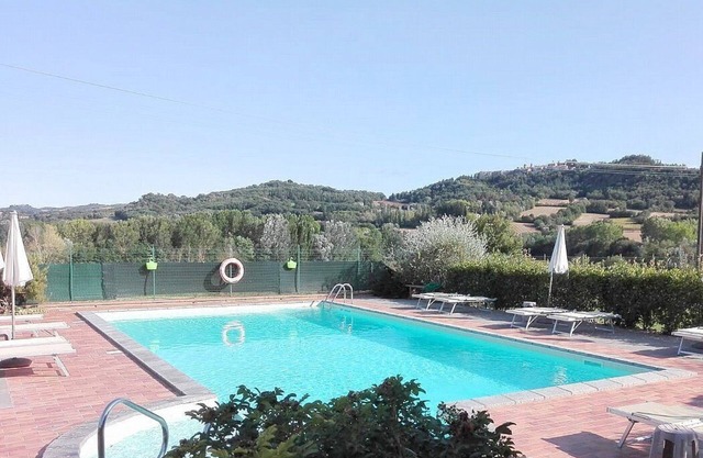 Casa delle Mammole A: A characteristic and welcoming two-story apartment that is part of an ancient country house surrounded by the greenery, with Free WI-FI.
