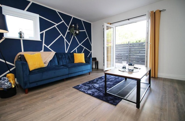 Casa di pietra - Cardiff City centre apartment with patio, Free private parking