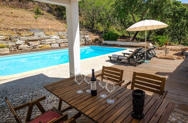 Una encantadora y espaciosa cabaña Hill Hill de tres habitaciones, piscina privada