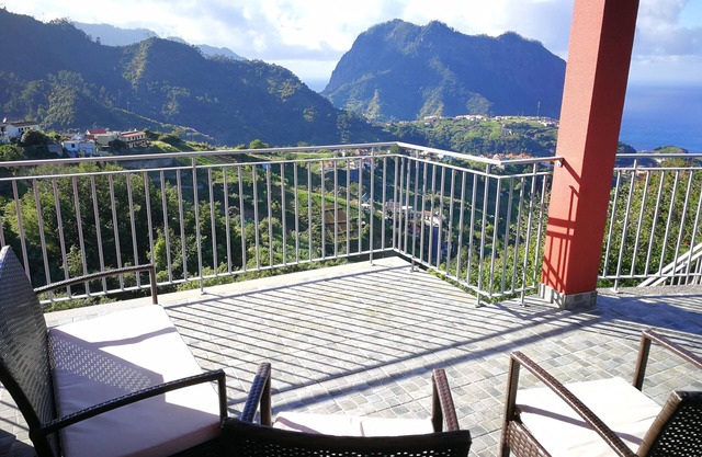 EXCELENTE VIVIENDA - VISTA MAR Y MONTAÑA