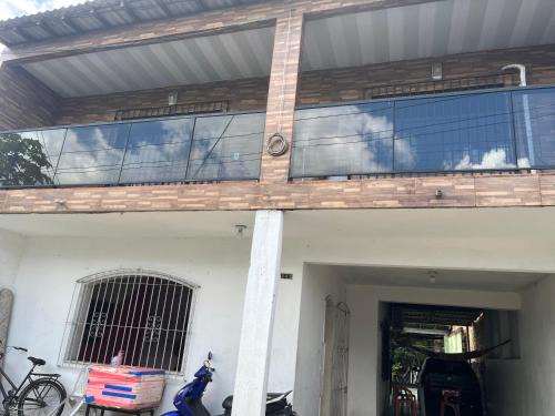 Casa dois andares com varanda