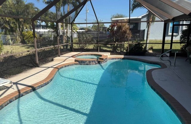 Pool, Spa, and Tranquility! A beautiful oasis in SE Cape Coral awaits!