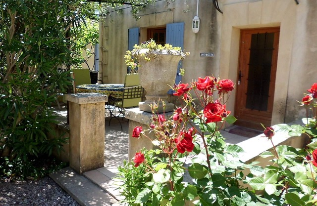 "Casa Dora" - capacidad para 4 personas, 2 camas, 2 baños, apartamento en el corazón de la Provenza