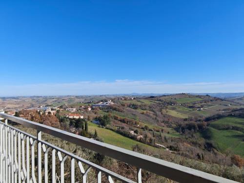 CASA DORIS Montecarotto, Le Marche - Top Lage, Glasfaser WIFI, neu renoviert