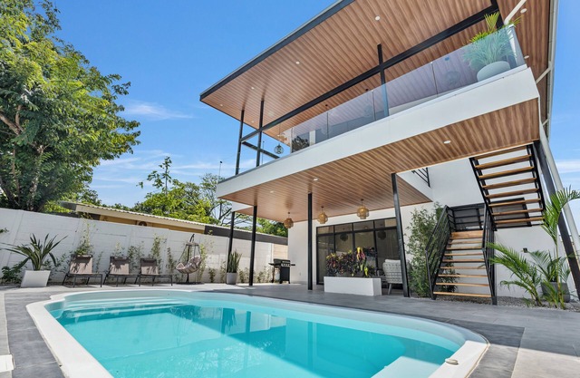 Casa Driftwood -Modern and Tropical Costa Rica Getaway