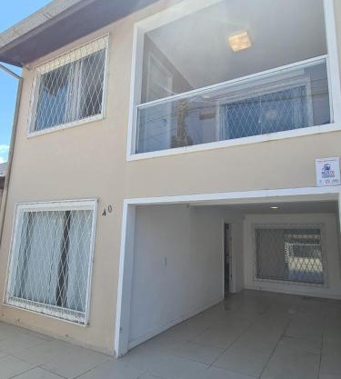 Casa duplex, 400m da praia e 13min do Beto Carrero
