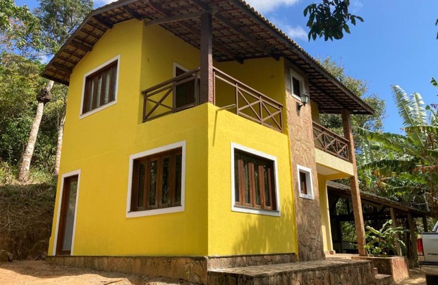 Casa Duplex Amarelo