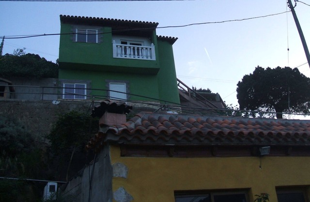 Casa el Hagar --- rodeada de Sabinas viñedos..con vistas al mar y la montaña