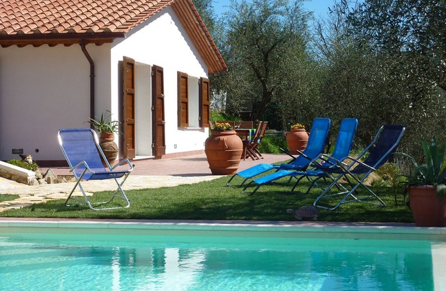 CASA ELENA - Casa independiente con jardín cerrado y piscina para uso exclusivo