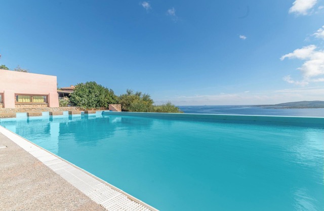 Casa Emozione With Shared Pool