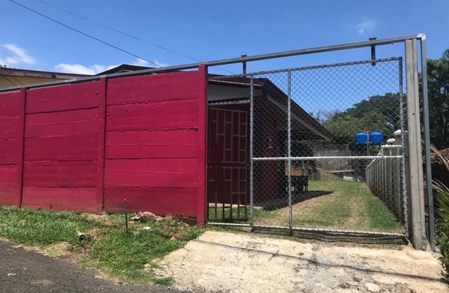 Casa en Atenas, espacio tranquilo