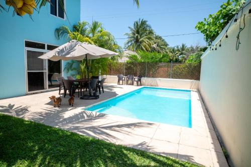 Casa en condominio monterrico