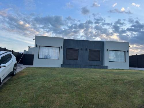 Casa en Pirapolis Brisas del Mar dos dormitorios con vista al Cerro Pan de Azúcar