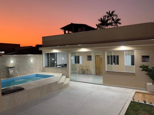 Casa entre Caragua e São Sebastião com piscina
