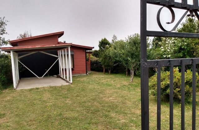 Casa entre cerros y mar