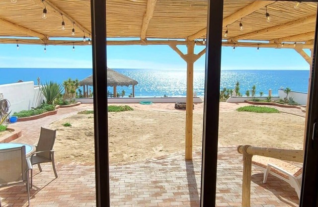 Casa Evita 4 cuartos. Frente a la playa.
