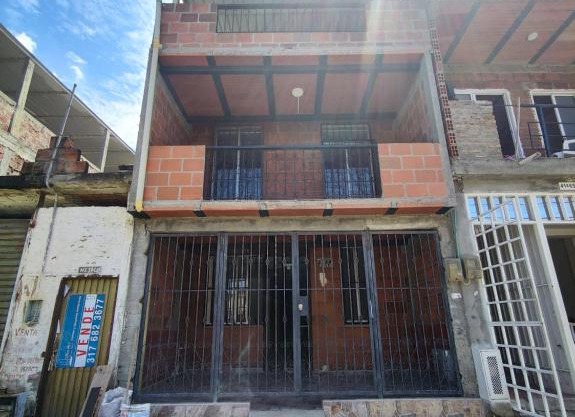 Casa Familiar Robles