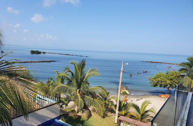 Casa frente al mar con piscina, terraza, aire acondicionado, totalmente dotada.