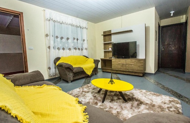 Casa Grande com 2 quartos e 1 suíte