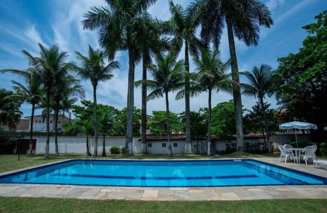 Casa grande e iluminada com piscina no Guarujá