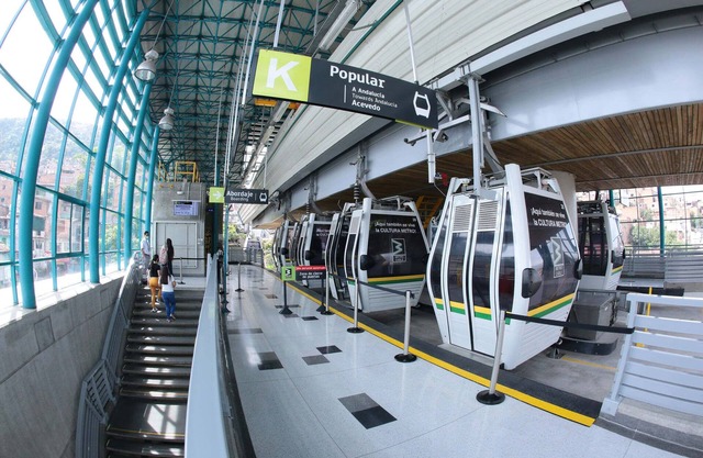 CASA GRANDE MEDELLIN ...cerca a la estacion popular y al metro cable popular