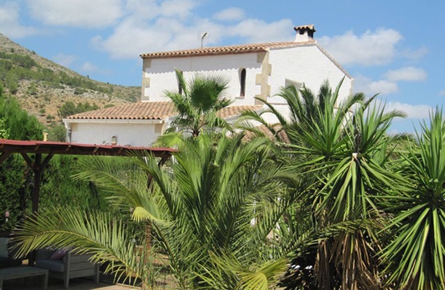 Casa Gusta, una hermosa villa con impresionante piscina y jardín de palmeras!