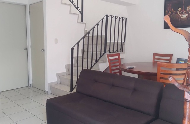 Casa hermosa completa ideal para ejecutivos (muy cerca de parques industriales)