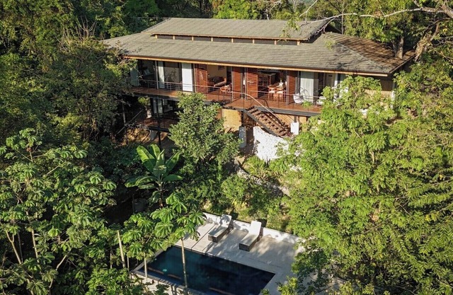 Casa Ibu Luxury Ocean View Tropical Villa