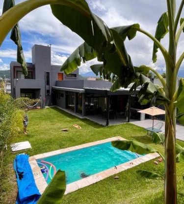 Casa Illia, hermosa casa de diseño en barrio Los Perales