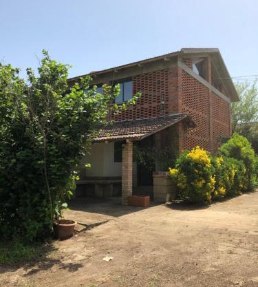 casa immersa nel verde