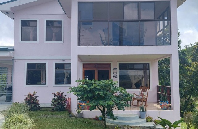Casa Isabelita- WIFI, AC, Vistas al Lago, Aves y Monos