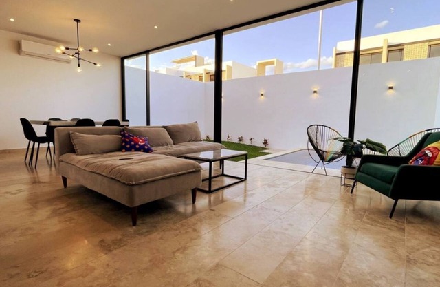 Casa Itza: 3 BR House w/ Private Pool and Rooftop in Merida