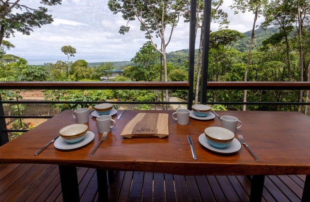 Casa con vistas al océano en la selva de Costa Rica, cerca de Manuel Antonio