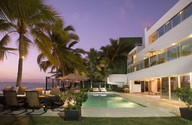 CASA DE PLAYA MODERNA DE 6 HABITACIONES A PIE DE LA CIUDAD