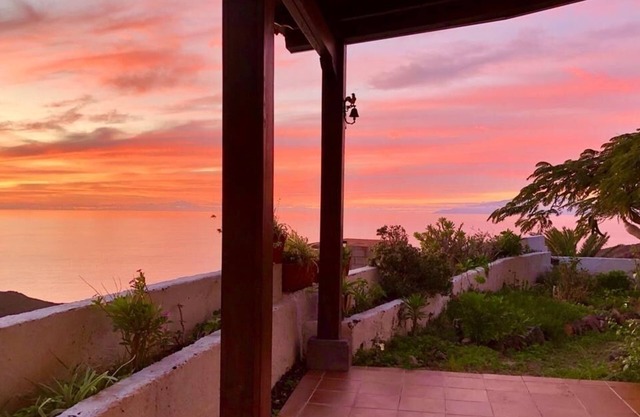 Casa La Vista, atardeceres frente al mar en Alojera